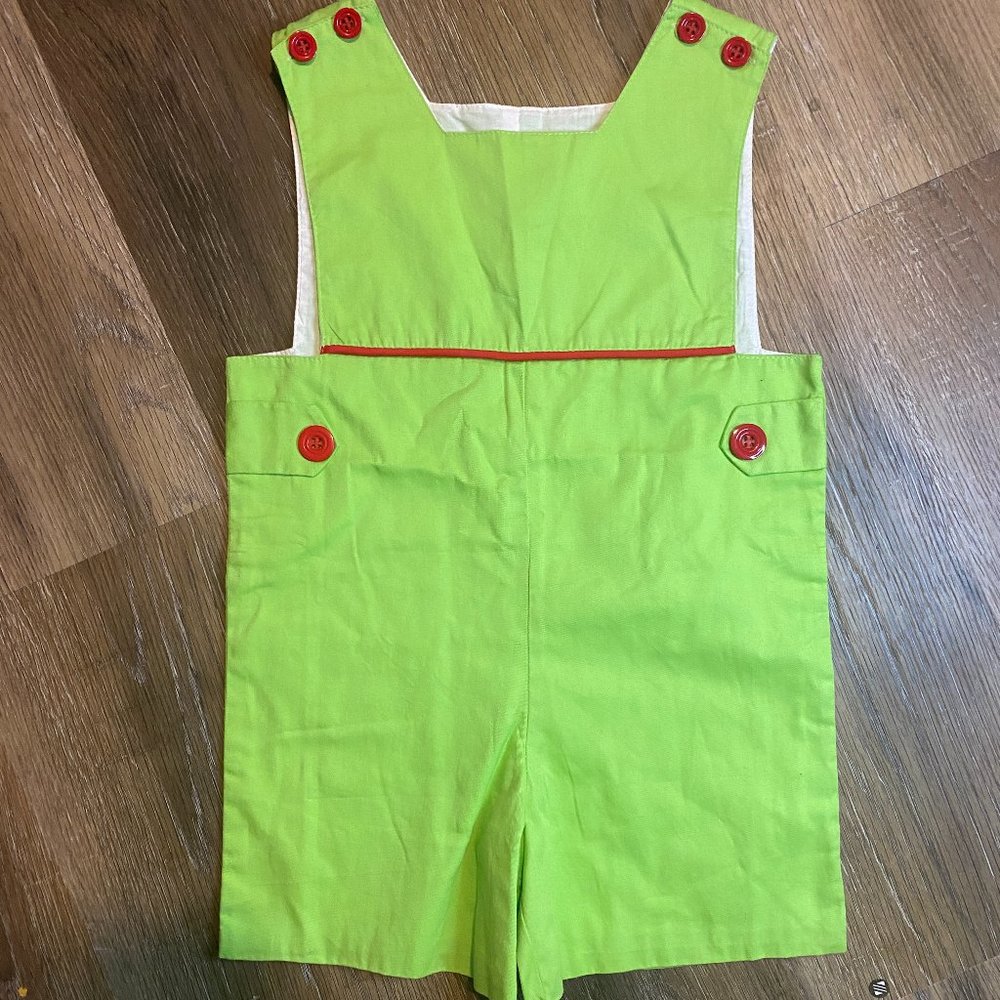 Remember Nguyen Classic Green Shortall